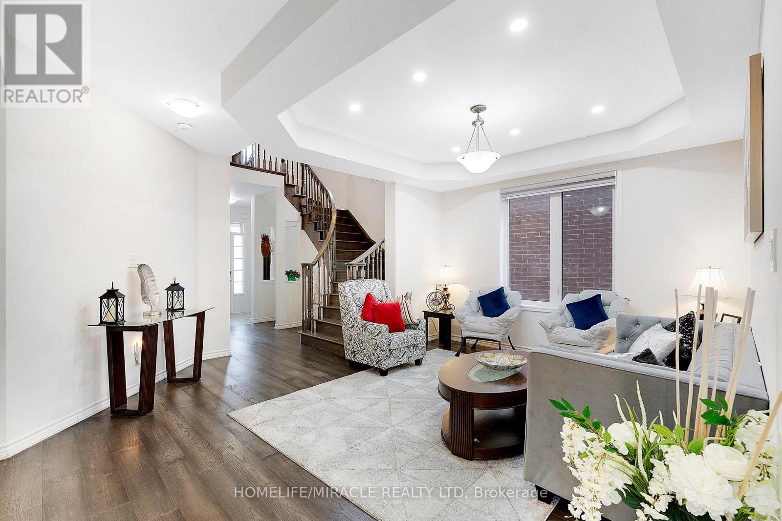 69 Mincing Trail, Brampton, Ontario  L7A 4S9 - Photo 4 - W12334421