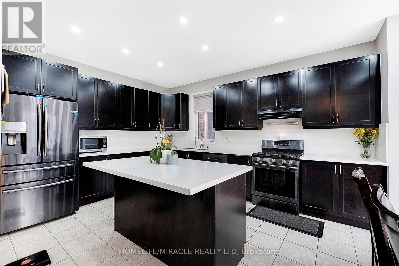 69 Mincing Trail, Brampton, Ontario  L7A 4S9 - Photo 17 - W12334421