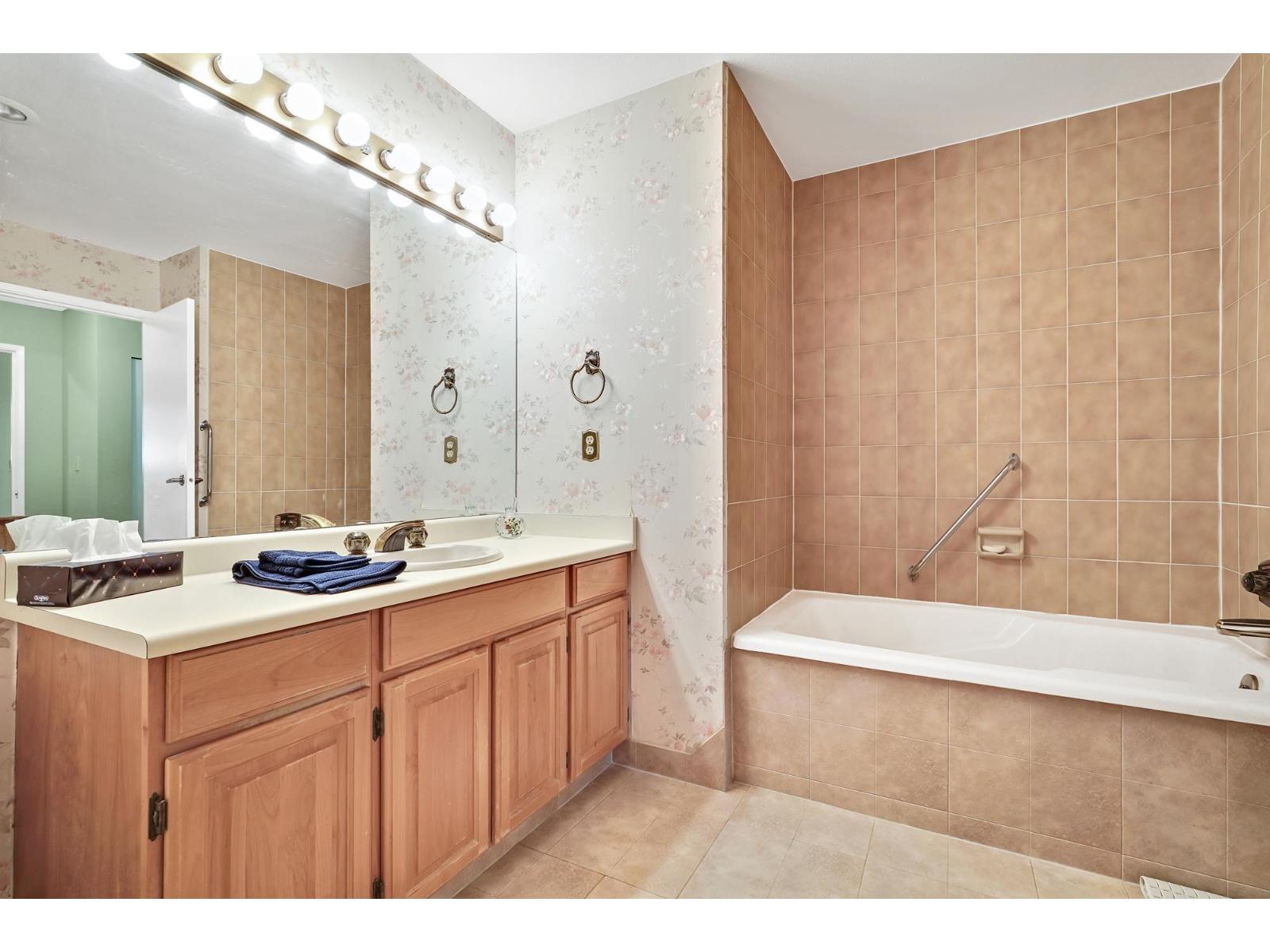 103 12749 16 Avenue, Surrey, British Columbia  V4A 1N2 - Photo 22 - R3037701