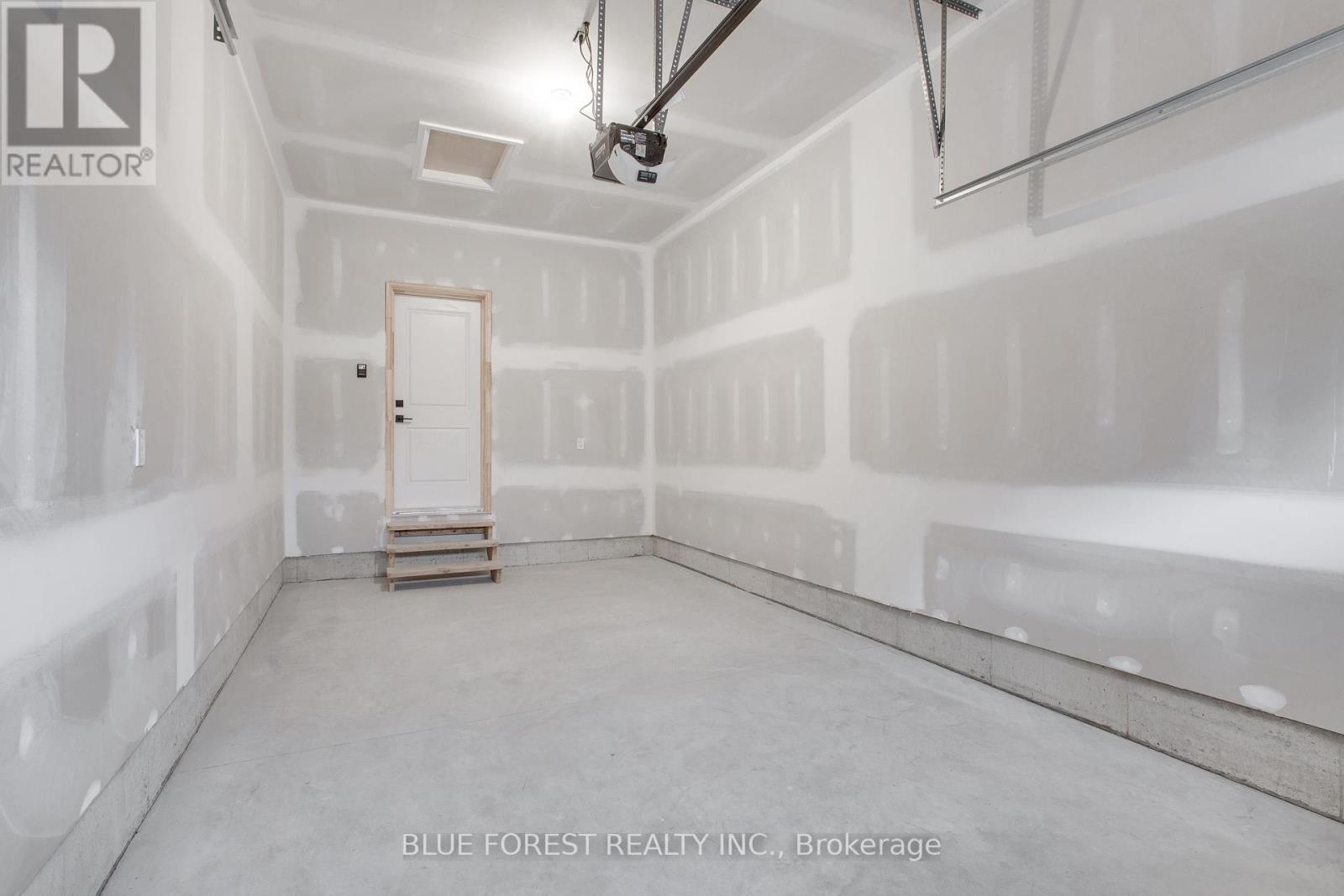 142 Shirley Street, Thames Centre, Ontario  N0M 2P0 - Photo 25 - X12348197