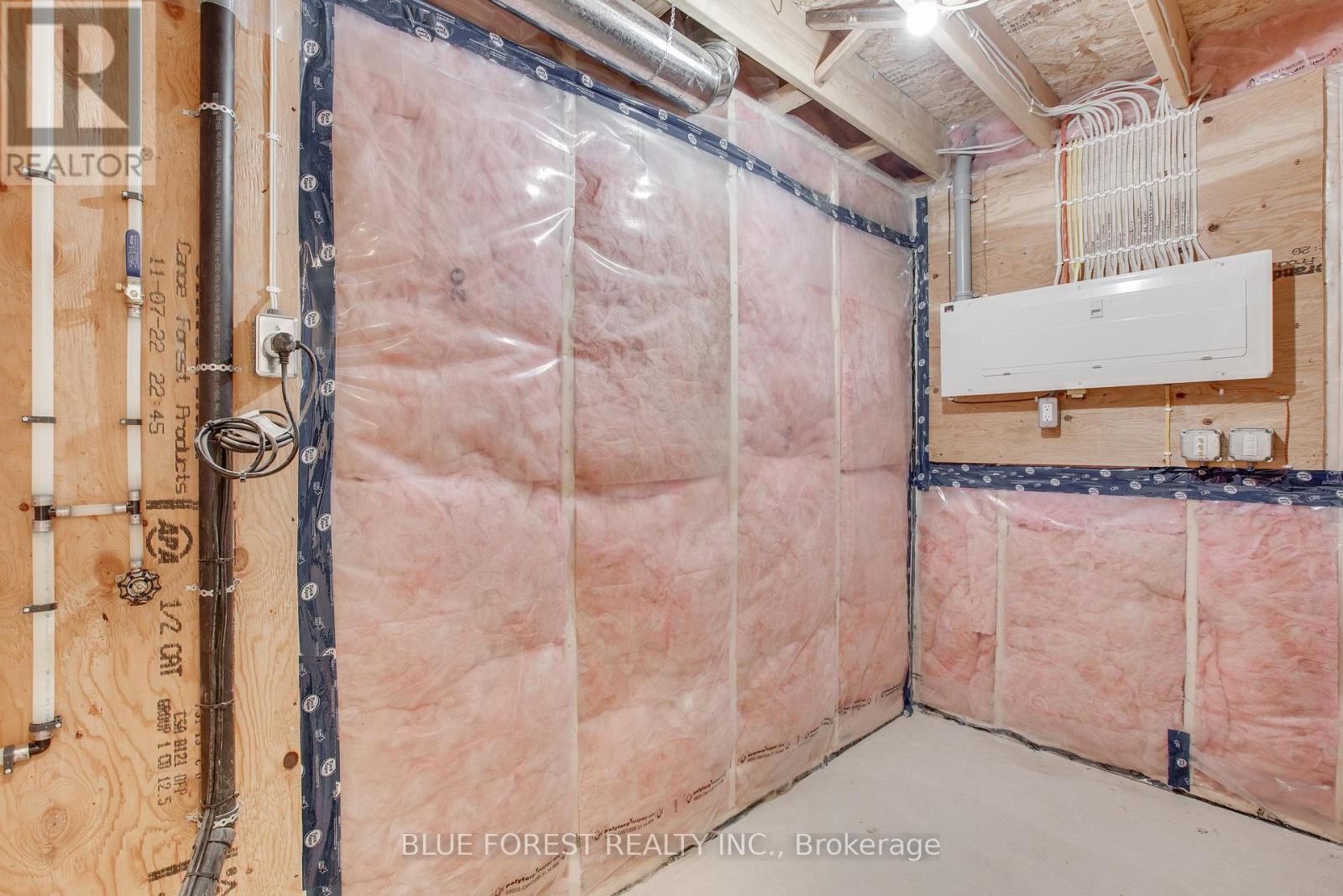 142 Shirley Street, Thames Centre, Ontario  N0M 2P0 - Photo 27 - X12348197