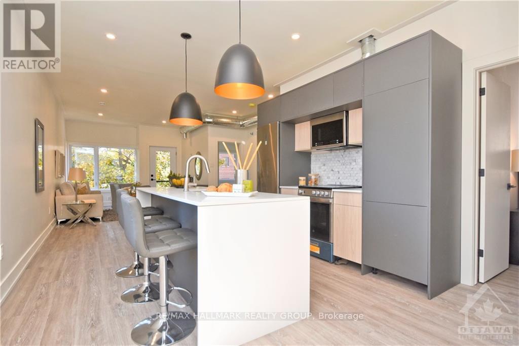2 - 368 Chapel Street, Ottawa, Ontario  K1N 7Z6 - Photo 3 - X12348181