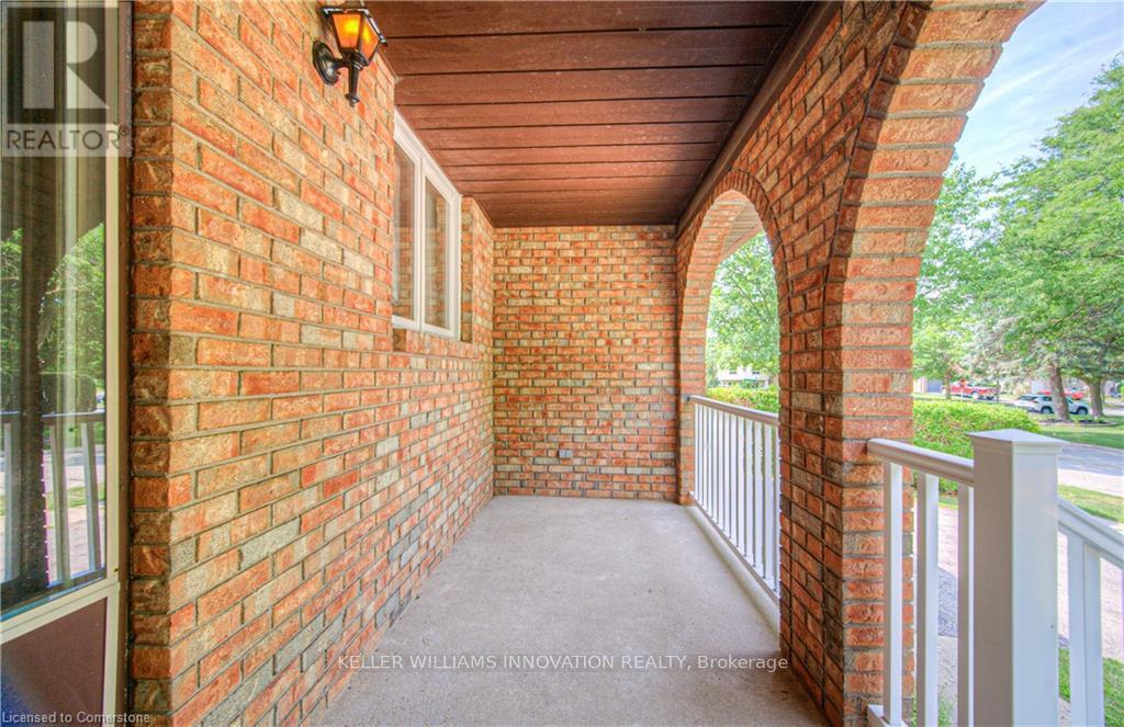Property at 641 BLACK OAK CRESCENT image 5