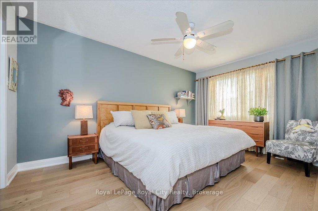 816 Village Green Boulevard, Mississauga, Ontario  L5E 3H8 - Photo 14 - W12348185