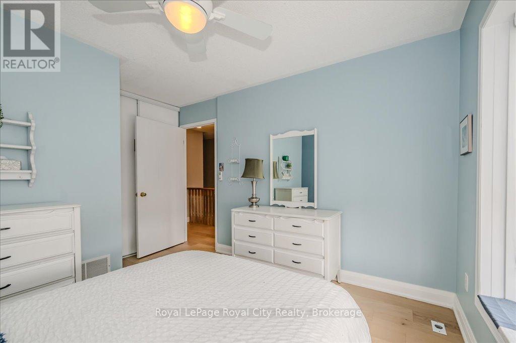 816 Village Green Boulevard, Mississauga, Ontario  L5E 3H8 - Photo 20 - W12348185