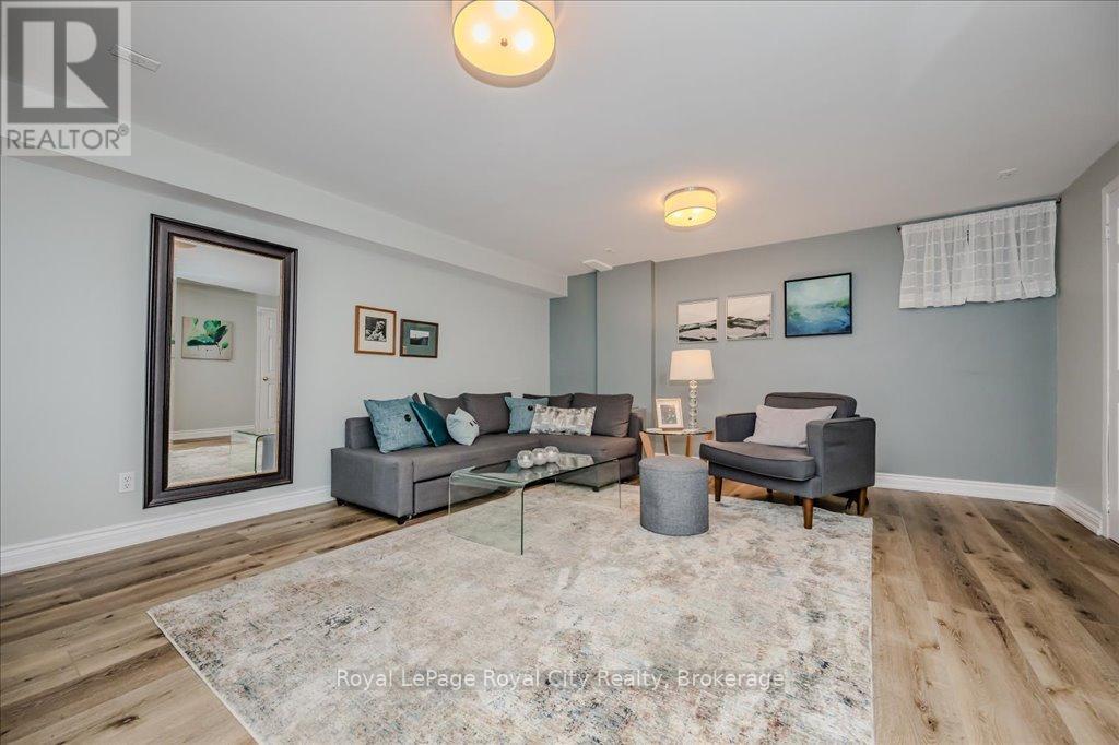 816 Village Green Boulevard, Mississauga, Ontario  L5E 3H8 - Photo 25 - W12348185