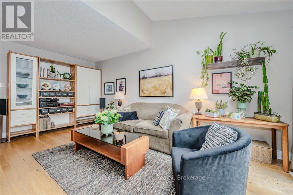 816 Village Green Boulevard, Mississauga, Ontario  L5E 3H8 - Photo 6 - W12348185