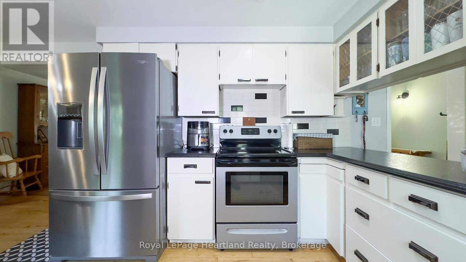 335 Oak Street, Goderich, Ontario  N7A 3R5 - Photo 11 - X12348191