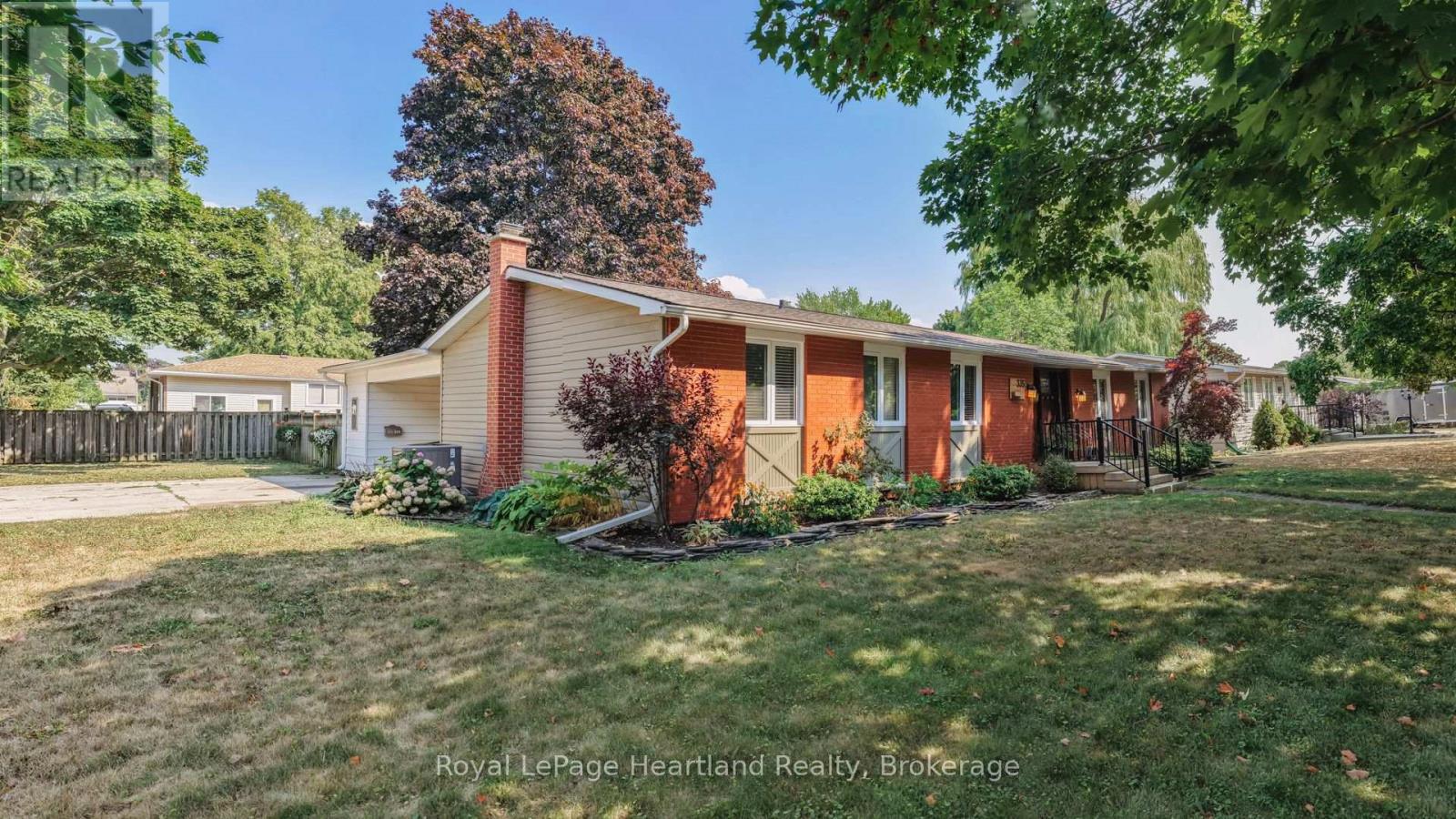 335 Oak Street, Goderich, Ontario  N7A 3R5 - Photo 2 - X12348191
