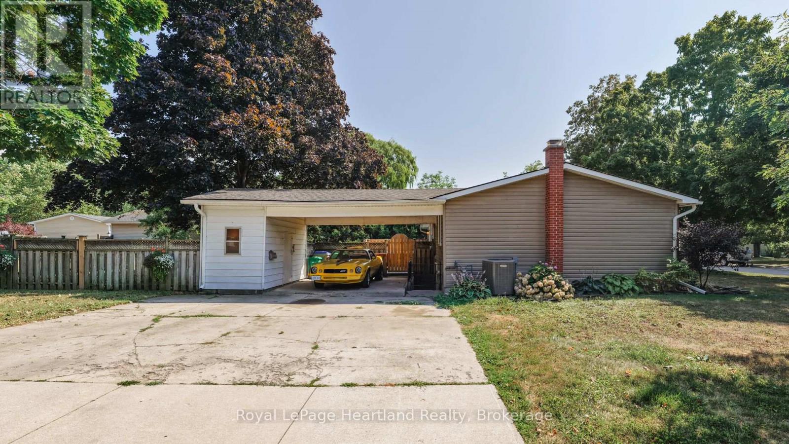 335 Oak Street, Goderich, Ontario  N7A 3R5 - Photo 3 - X12348191