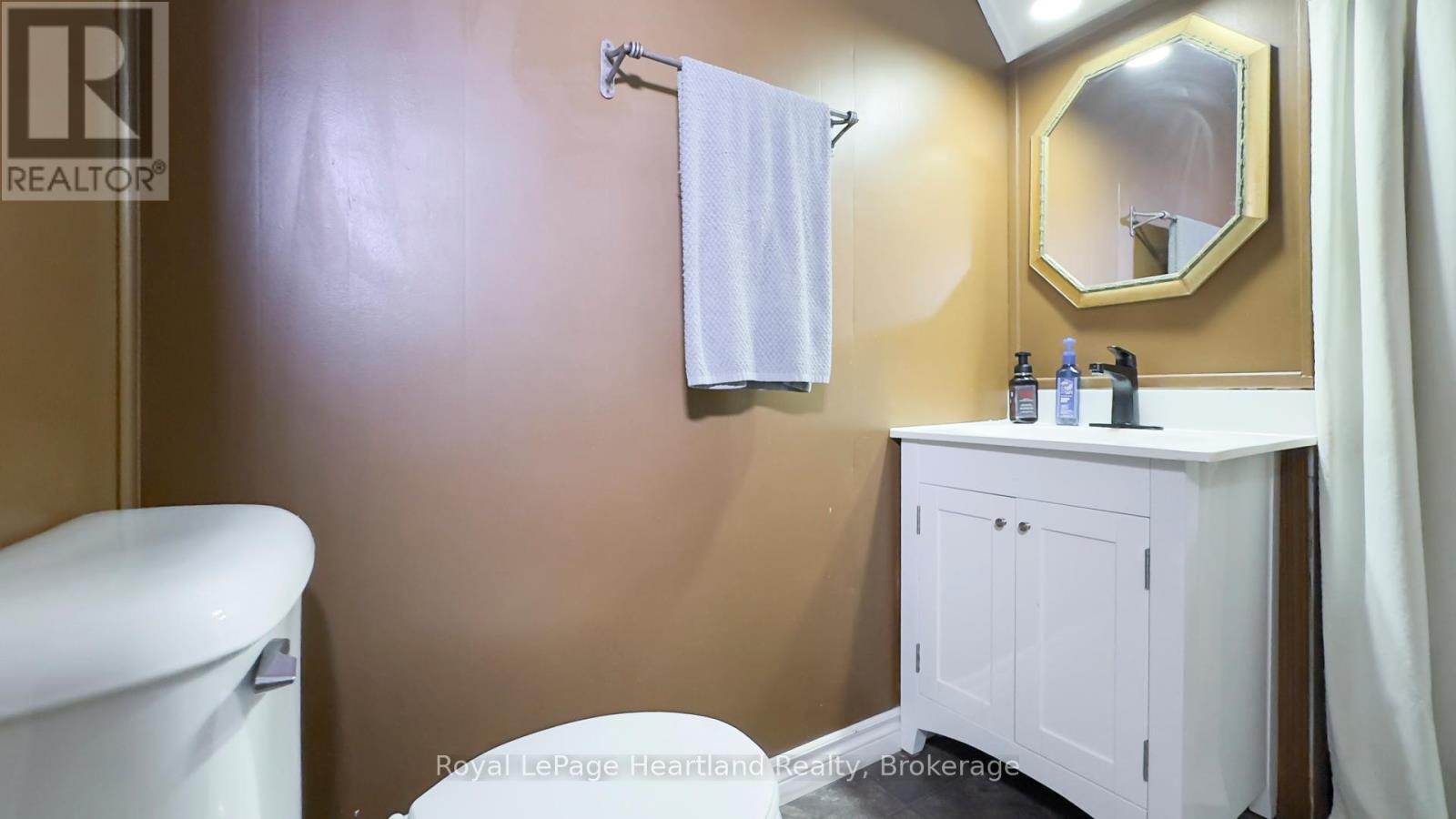 335 Oak Street, Goderich, Ontario  N7A 3R5 - Photo 33 - X12348191