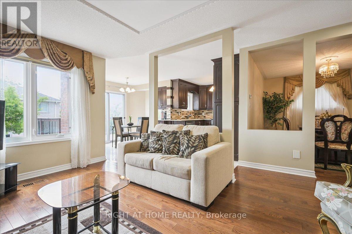 5322 Lismic Boulevard, Mississauga, Ontario  L5V 1P5 - Photo 12 - W12346088
