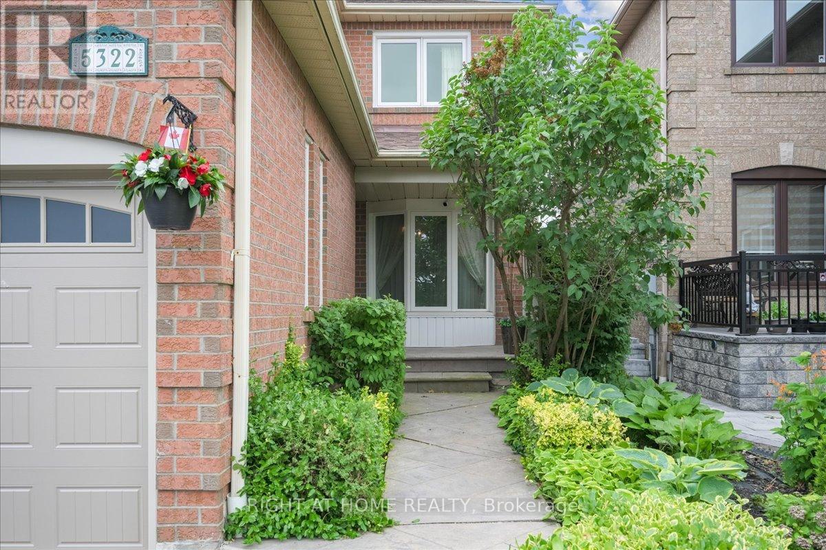 5322 Lismic Boulevard, Mississauga, Ontario  L5V 1P5 - Photo 2 - W12346088