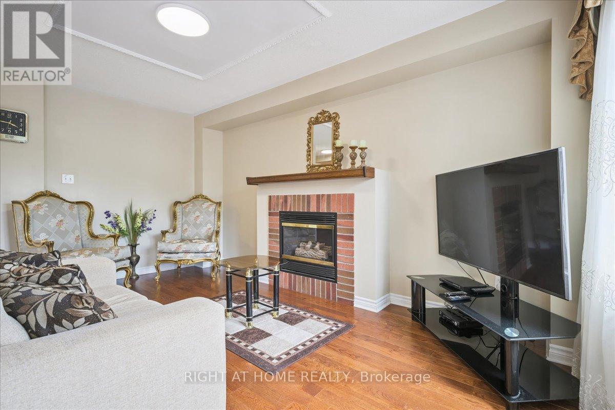 5322 Lismic Boulevard, Mississauga, Ontario  L5V 1P5 - Photo 13 - W12346088
