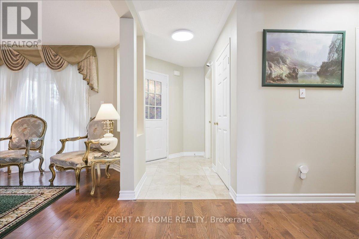 5322 Lismic Boulevard, Mississauga, Ontario  L5V 1P5 - Photo 4 - W12346088