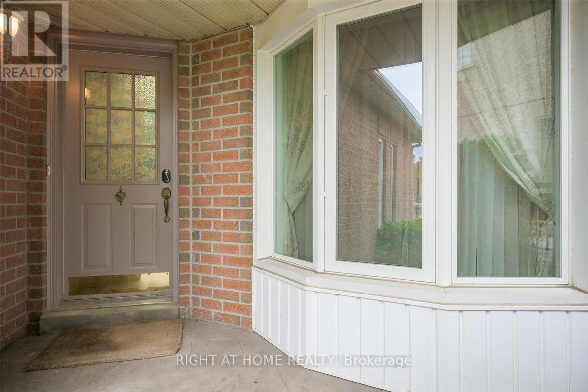 5322 Lismic Boulevard, Mississauga, Ontario  L5V 1P5 - Photo 3 - W12346088