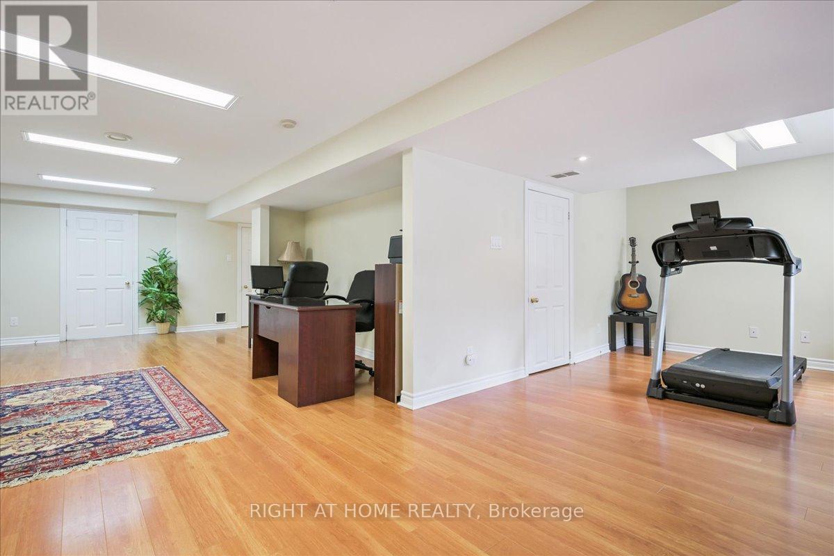 5322 Lismic Boulevard, Mississauga, Ontario  L5V 1P5 - Photo 35 - W12346088