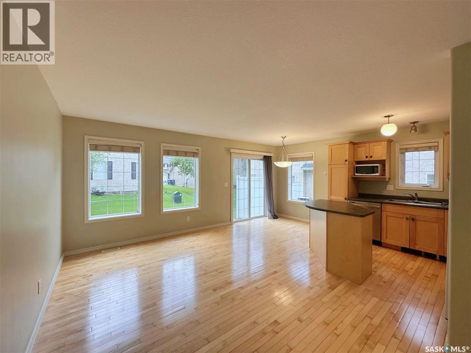 32 127 Banyan Crescent, Saskatoon, Saskatchewan  S7V 1G5 - Photo 4 - SK015822