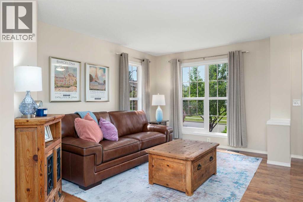 Property at 382 Elgin View SE image 3
