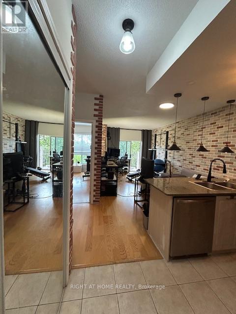 403 - 2 Maison Parc Court, Vaughan, Ontario  L4J 9K4 - Photo 10 - N12309645