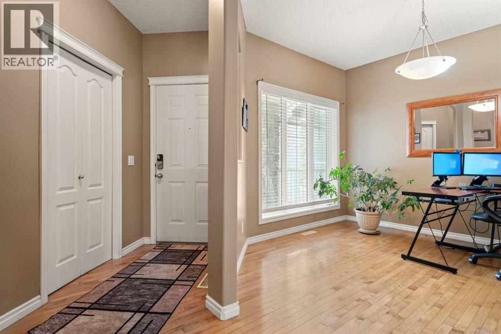 Property at 261 Westmount Crescent image 4