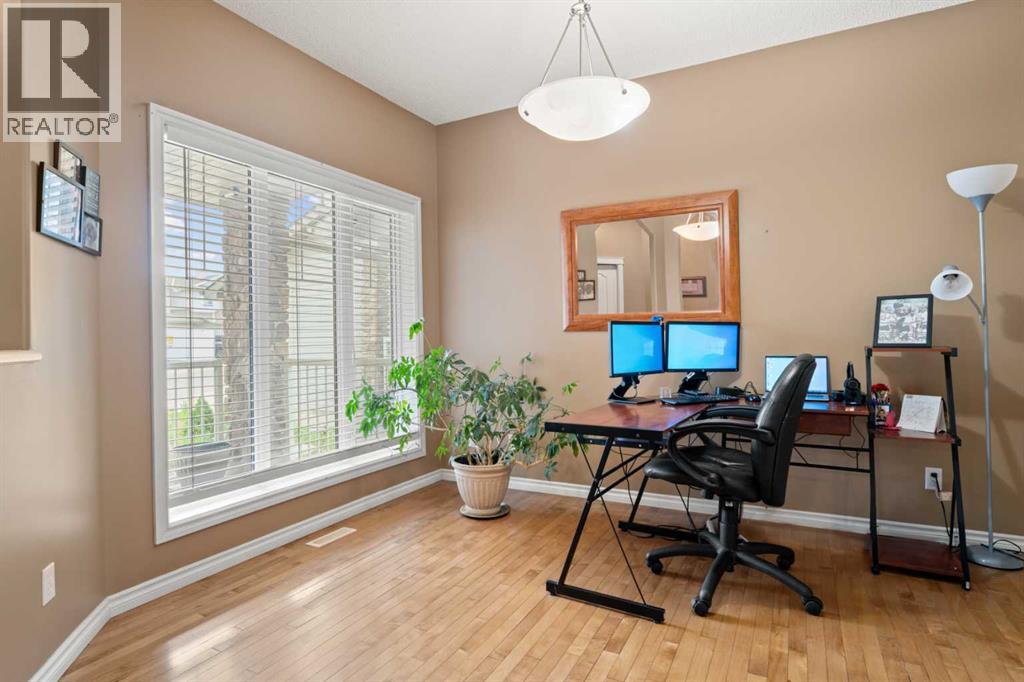 Property at 261 Westmount Crescent image 5