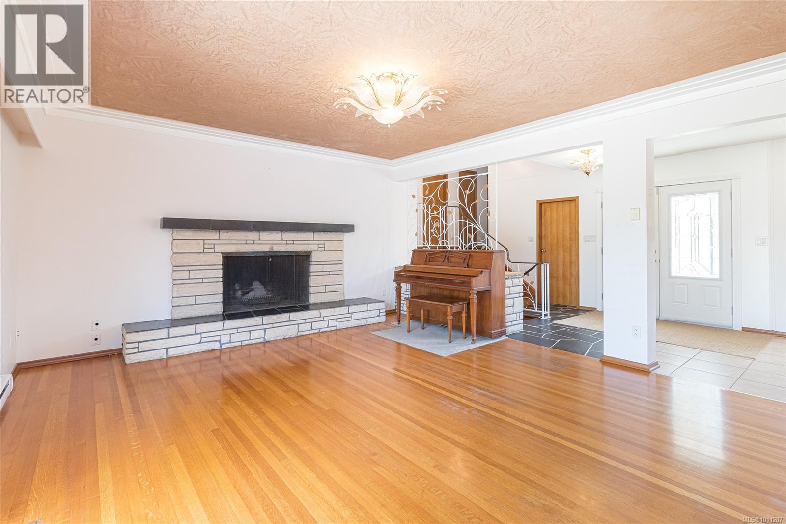 2560 Dorset Rd, Oak Bay, British Columbia  V8R 3M7 - Photo 11 - 1011287