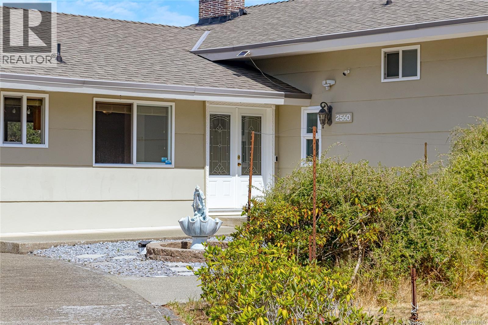 2560 Dorset Rd, Oak Bay, British Columbia  V8R 3M7 - Photo 2 - 1011287