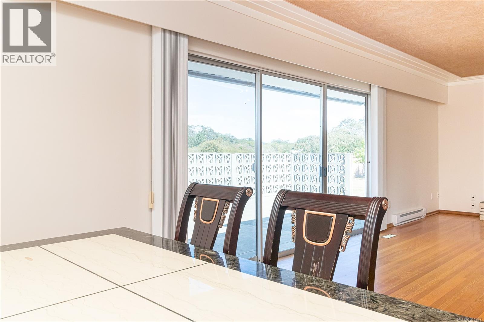 2560 Dorset Rd, Oak Bay, British Columbia  V8R 3M7 - Photo 15 - 1011287