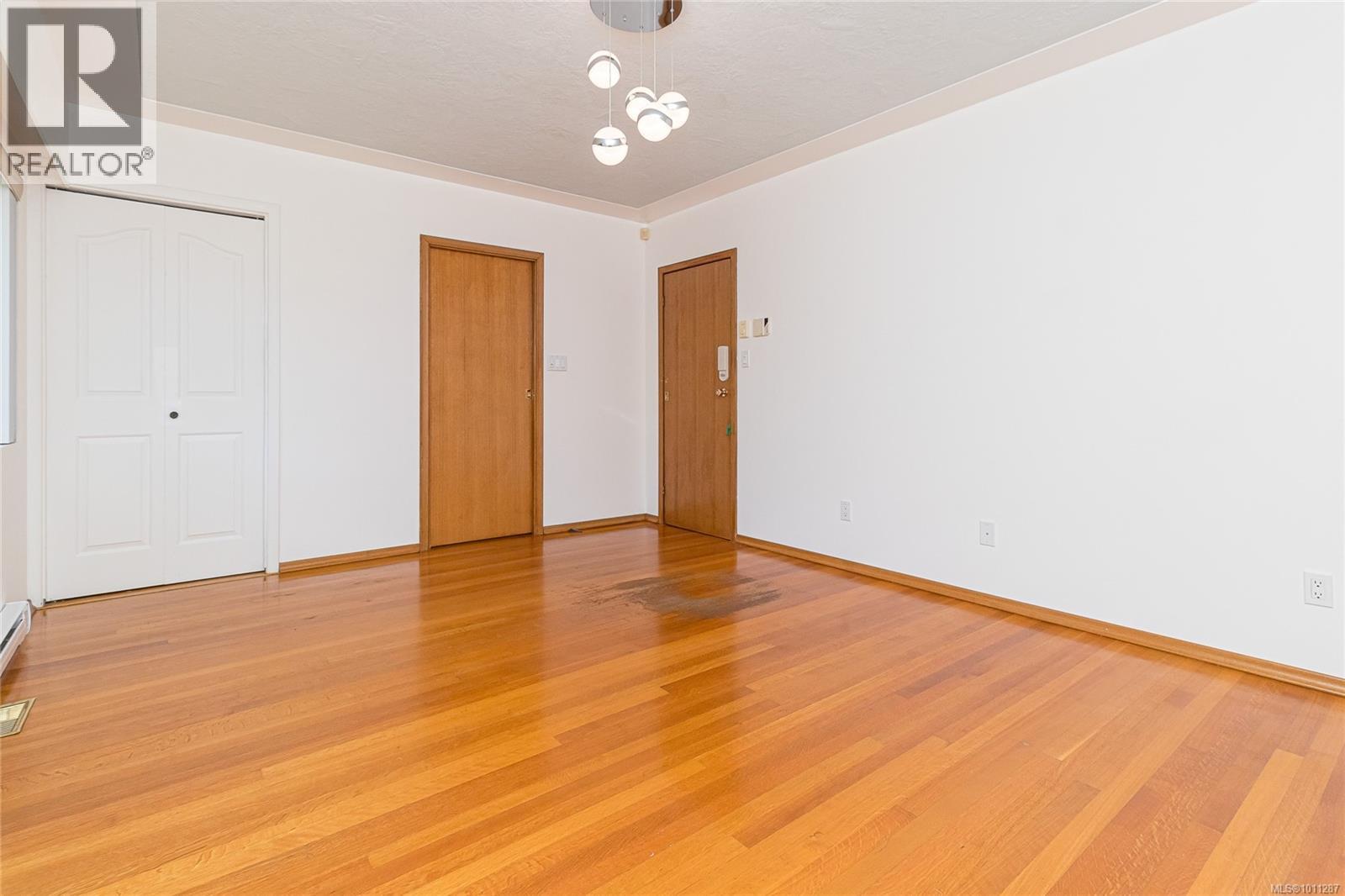 Property at 2560 Dorset Rd image 3