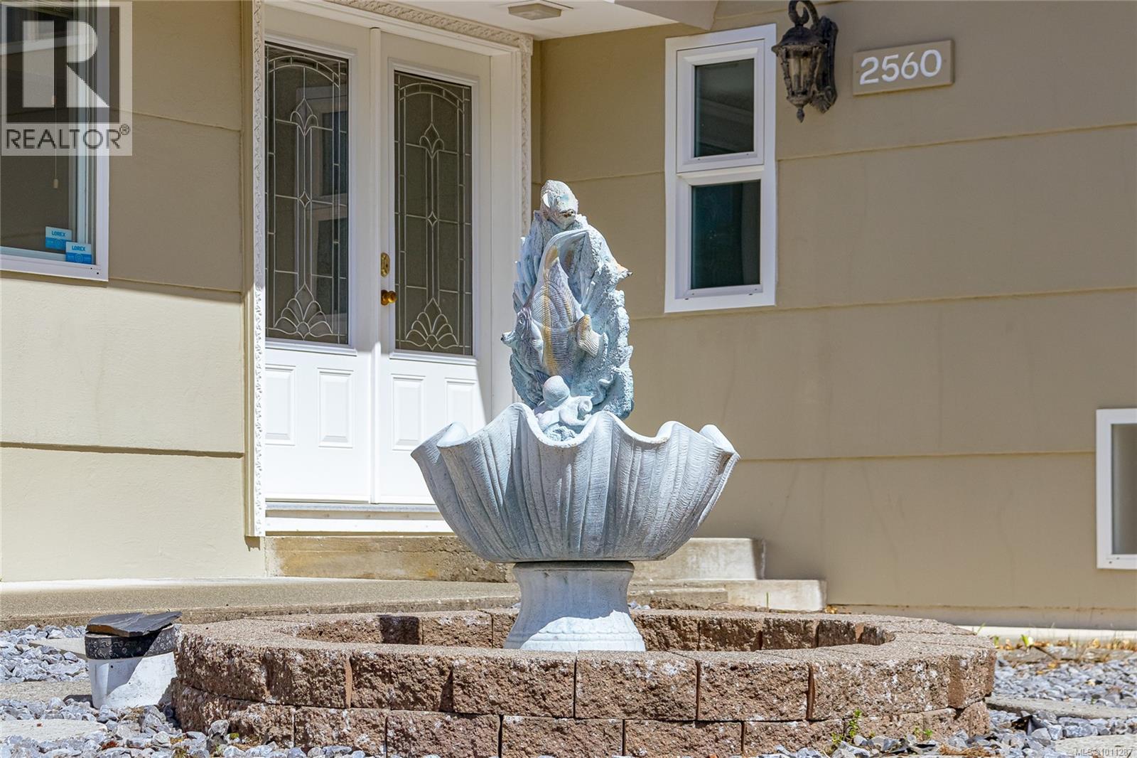 2560 Dorset Rd, Oak Bay, British Columbia  V8R 3M7 - Photo 3 - 1011287