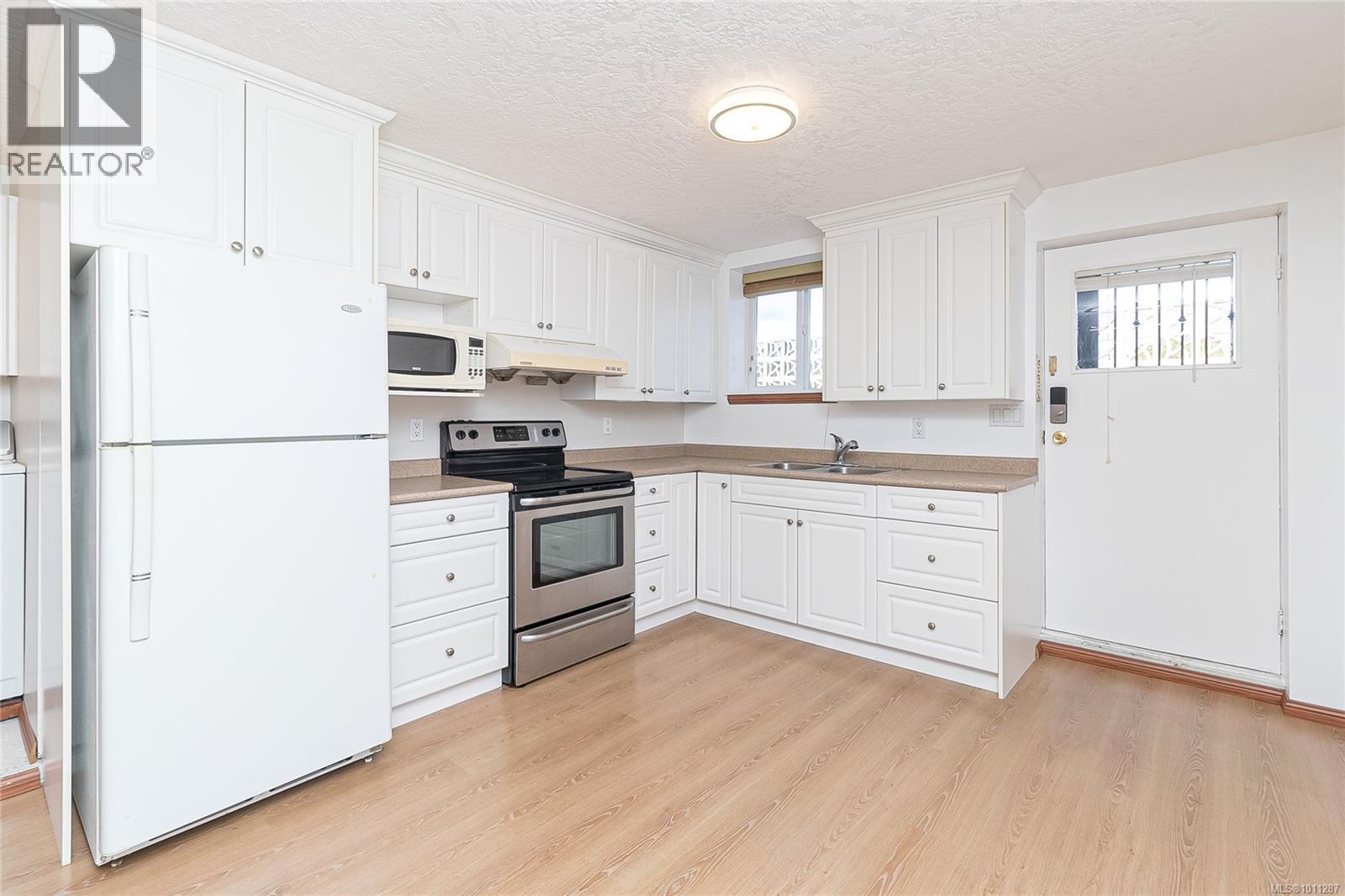 2560 Dorset Rd, Oak Bay, British Columbia  V8R 3M7 - Photo 45 - 1011287