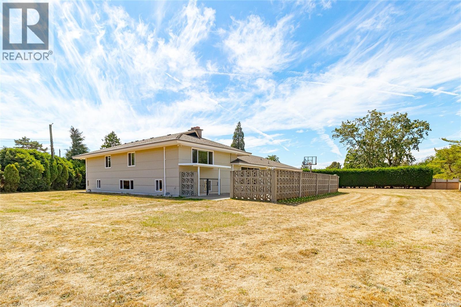 2560 Dorset Rd, Oak Bay, British Columbia  V8R 3M7 - Photo 62 - 1011287