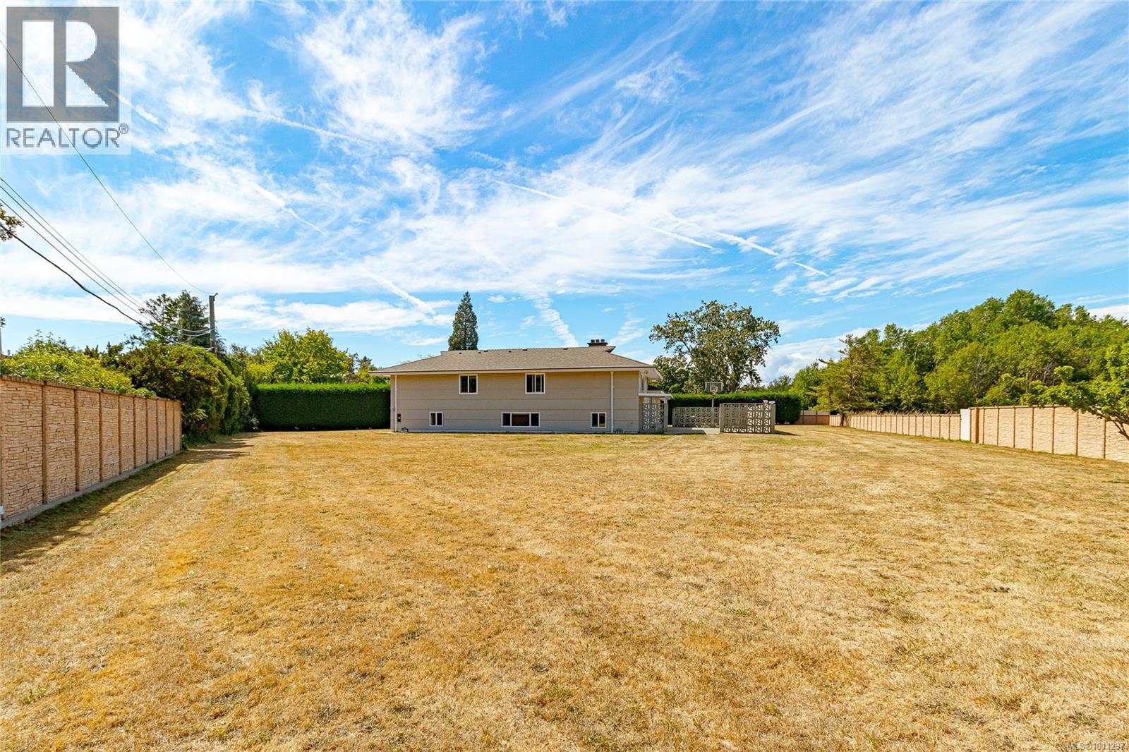 2560 Dorset Rd, Oak Bay, British Columbia  V8R 3M7 - Photo 63 - 1011287