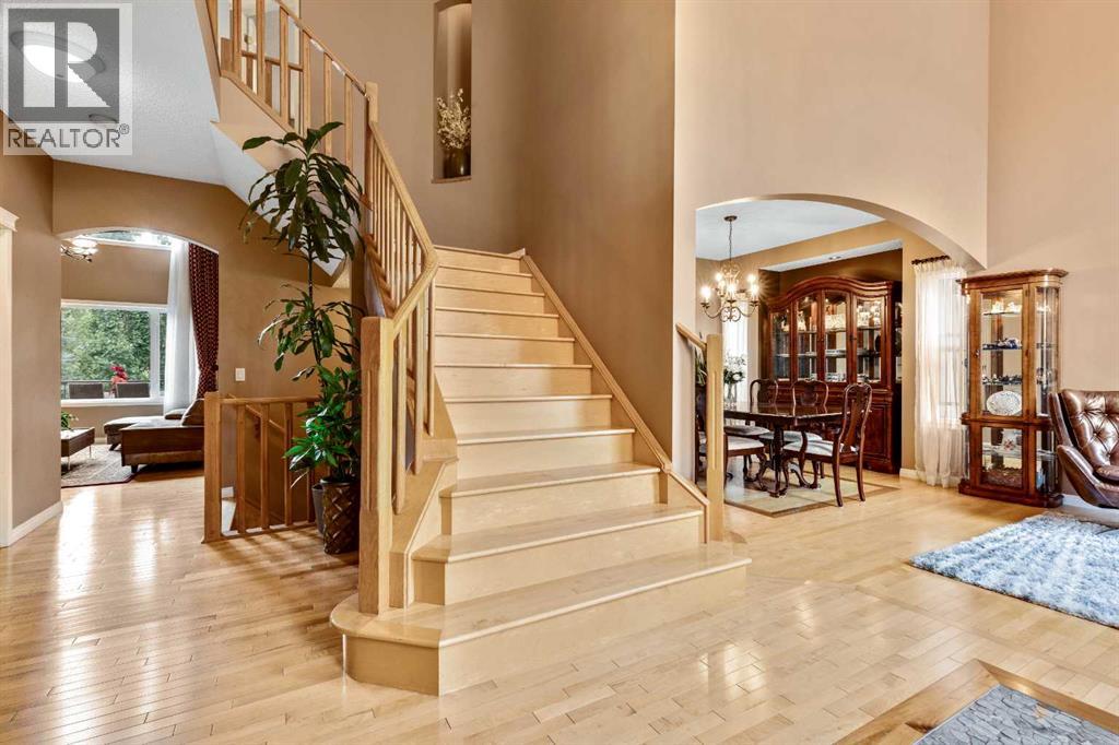 Property at 39 Discovery Ridge Rise SW image 4