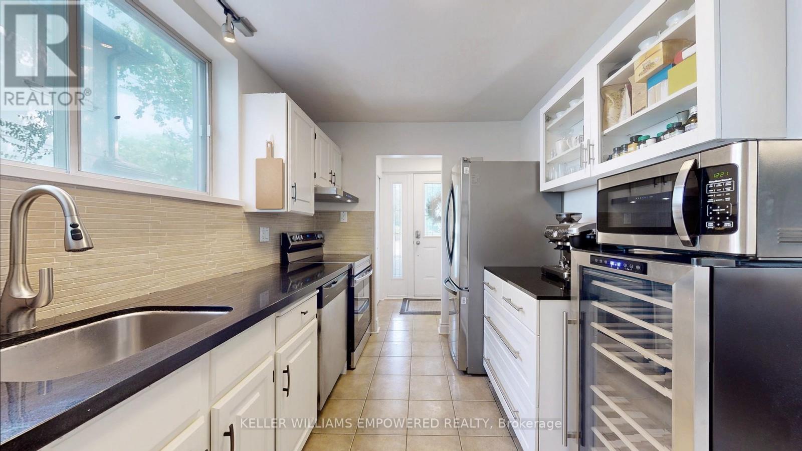 30 Paperbirch Drive, Toronto, Ontario  M3C 2E7 - Photo 14 - C12348258