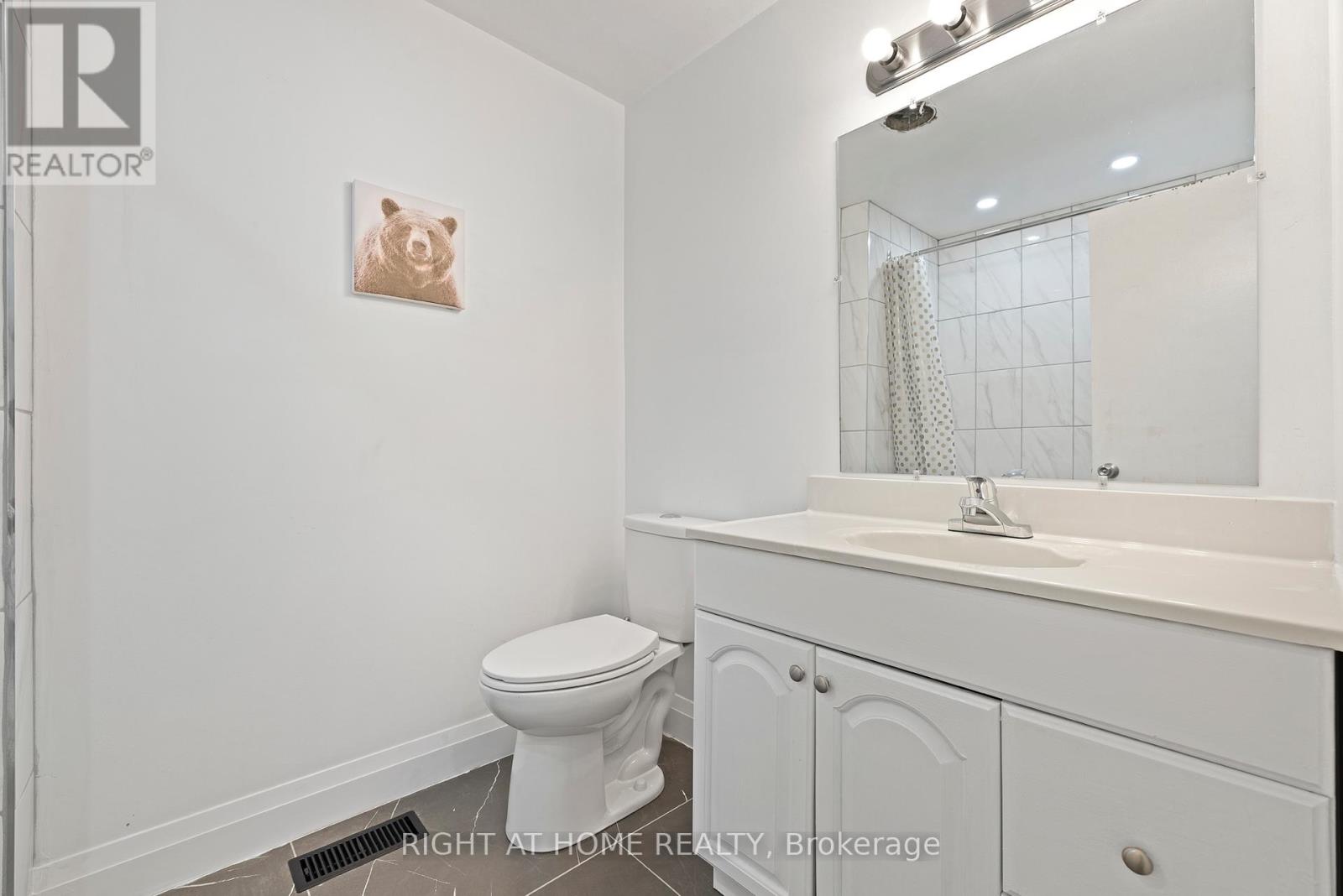 1147 Saturnia Crescent, Mississauga (Applewood), Ontario  L4Y 2M2 - Photo 13 - W12348273