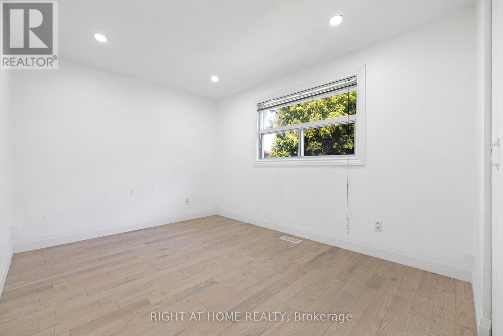 1147 Saturnia Crescent, Mississauga (Applewood), Ontario  L4Y 2M2 - Photo 15 - W12348273