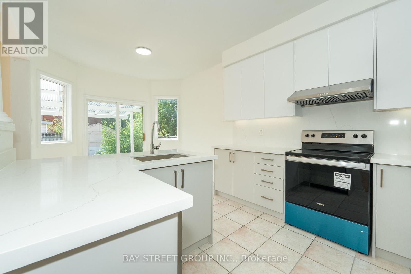 25 Formosa Drive, Richmond Hill, Ontario  L4S 1S6 - Photo 12 - N12348298