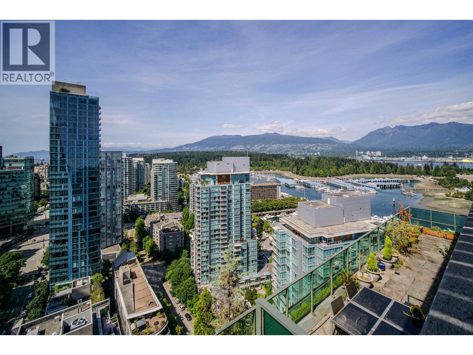 302 588 BROUGHTON STREET, Vancouver, British Columbia