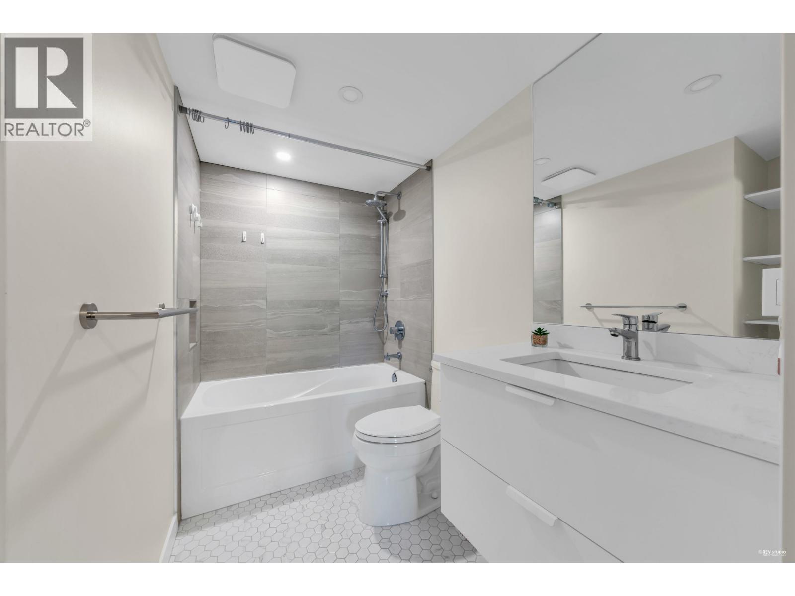 Listing Picture 18 of 28 : 606 1740 COMOX STREET, Vancouver / 溫哥華 - 魯藝地產 Yvonne Lu Group - MLS Medallion Club Member