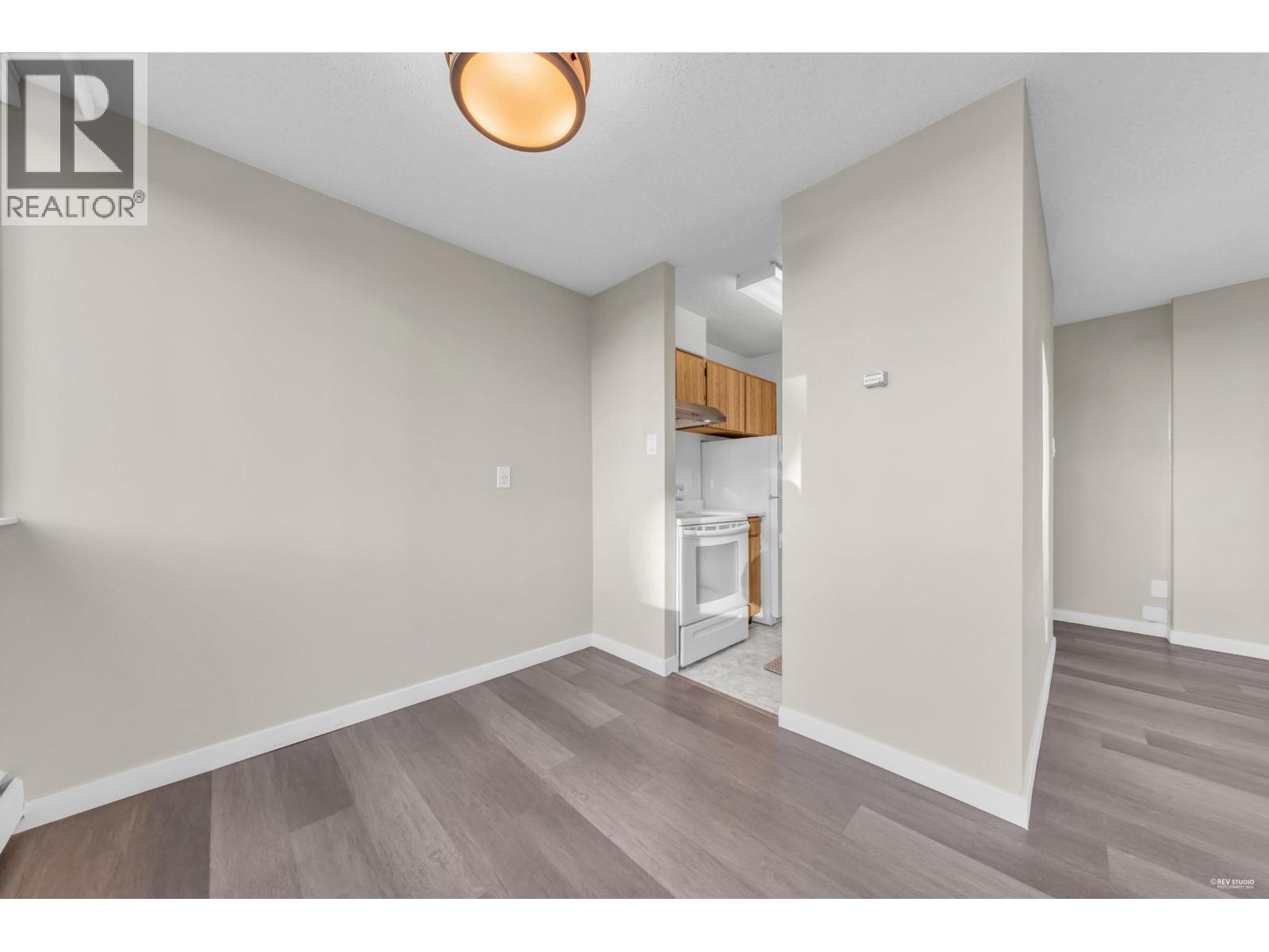 Listing Picture 2 of 28 : 606 1740 COMOX STREET, Vancouver / 溫哥華 - 魯藝地產 Yvonne Lu Group - MLS Medallion Club Member