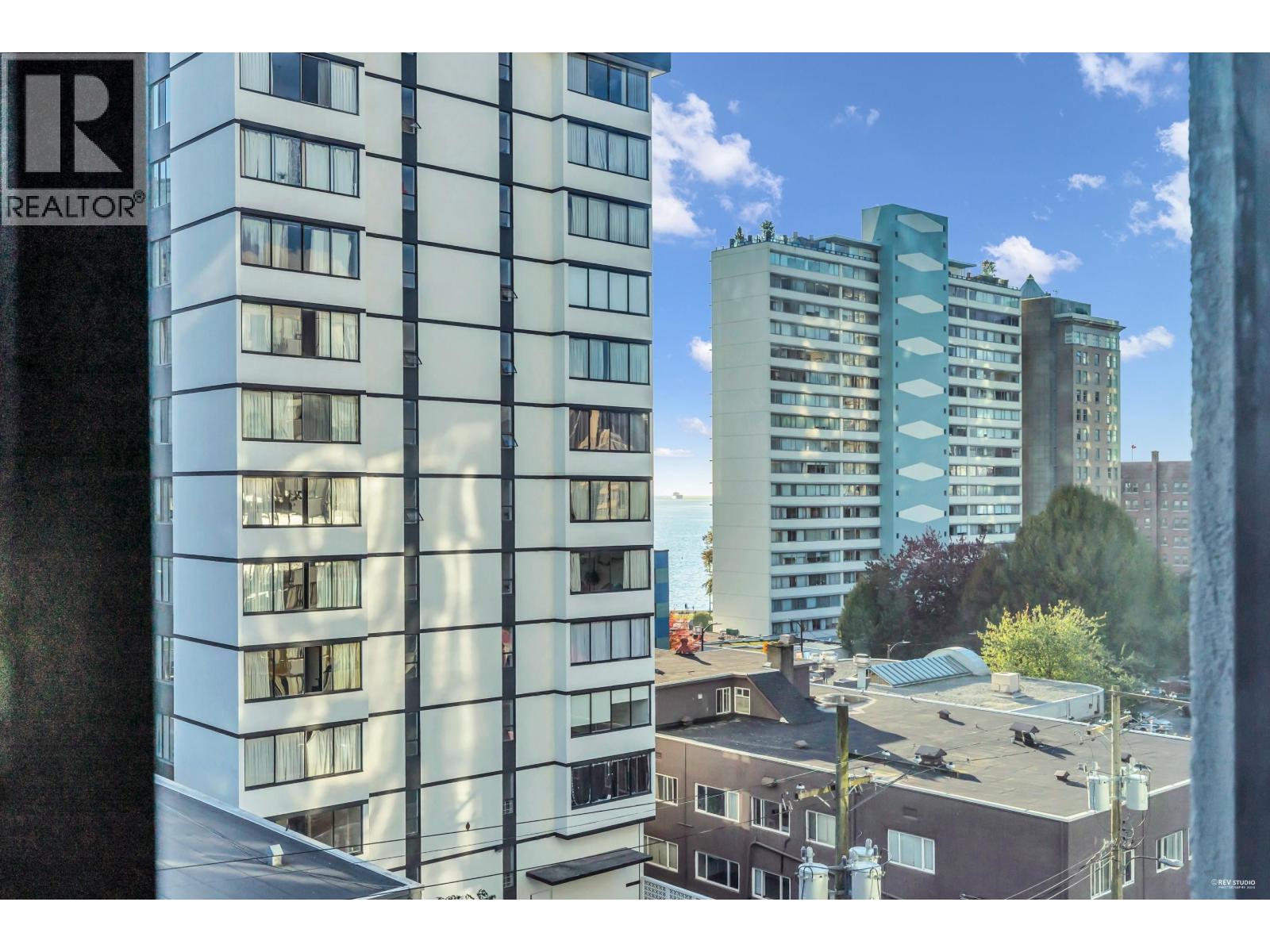 Listing Picture 4 of 28 : 606 1740 COMOX STREET, Vancouver / 溫哥華 - 魯藝地產 Yvonne Lu Group - MLS Medallion Club Member