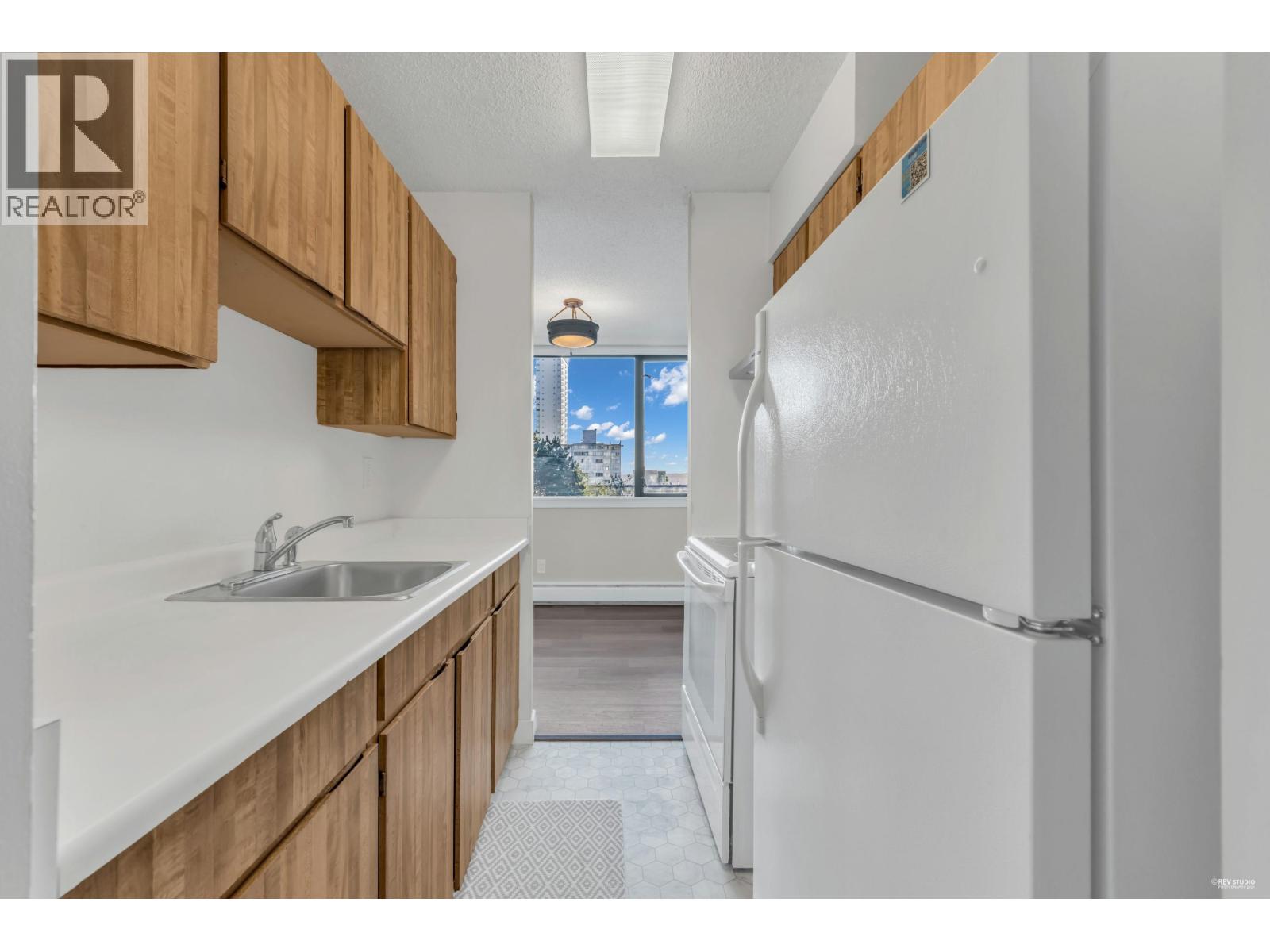 Listing Picture 3 of 28 : 606 1740 COMOX STREET, Vancouver / 溫哥華 - 魯藝地產 Yvonne Lu Group - MLS Medallion Club Member