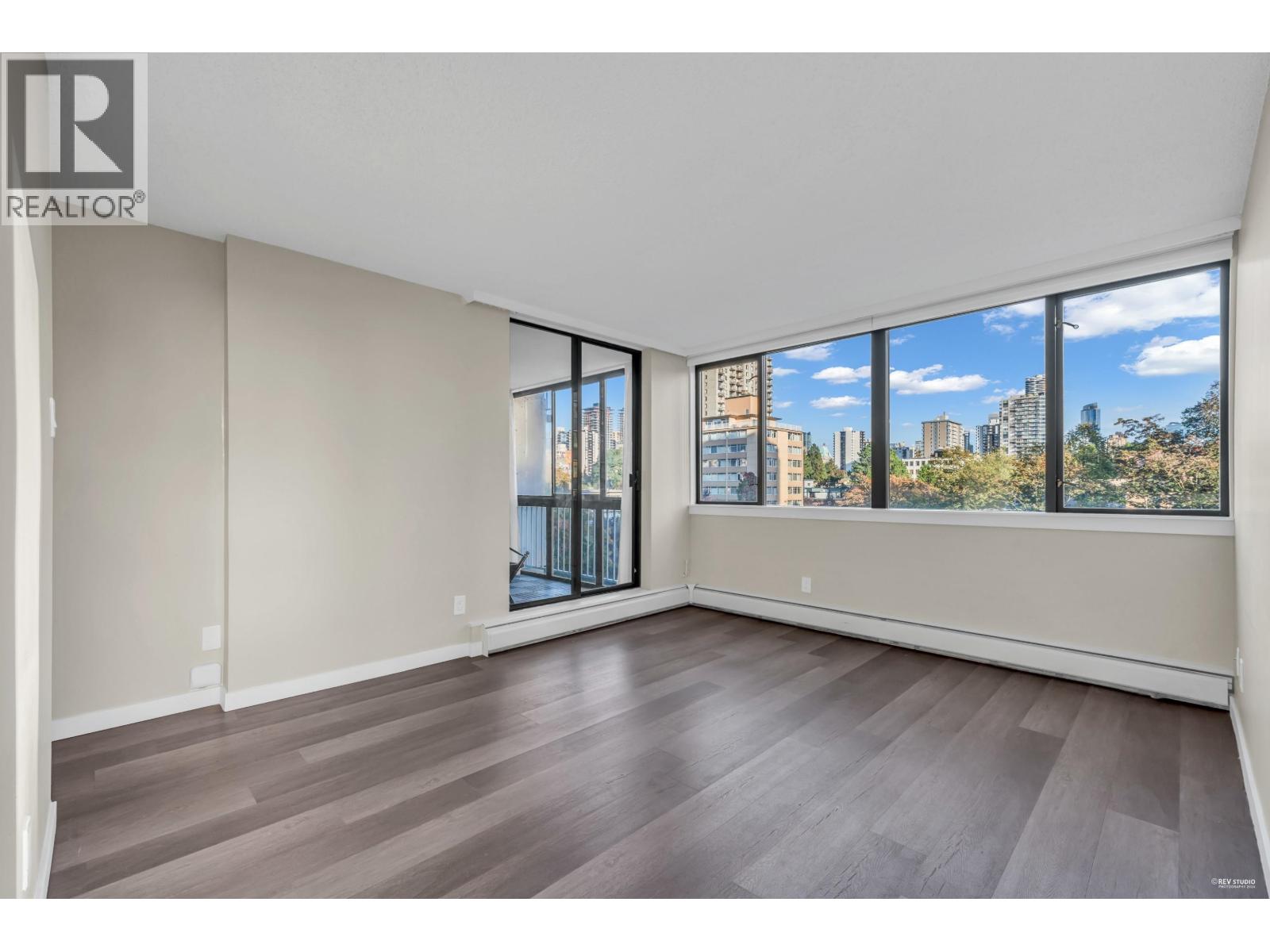 Listing Picture 11 of 28 : 606 1740 COMOX STREET, Vancouver / 溫哥華 - 魯藝地產 Yvonne Lu Group - MLS Medallion Club Member