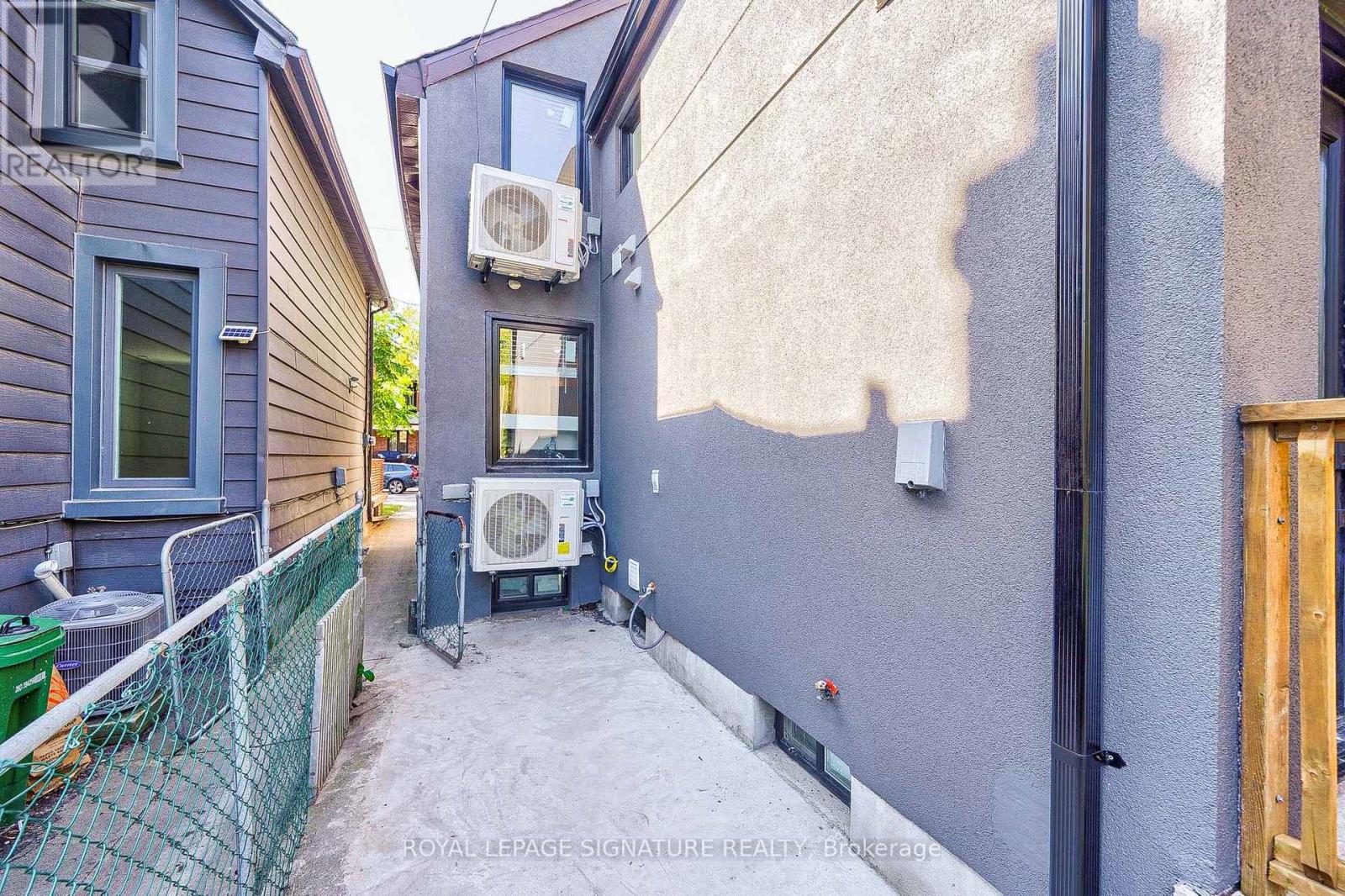 541 St Clarens Avenue, Toronto (Dovercourt-Wallace Emerson-Junction), Ontario  M6H 3W6 - Photo 39 - W12348308