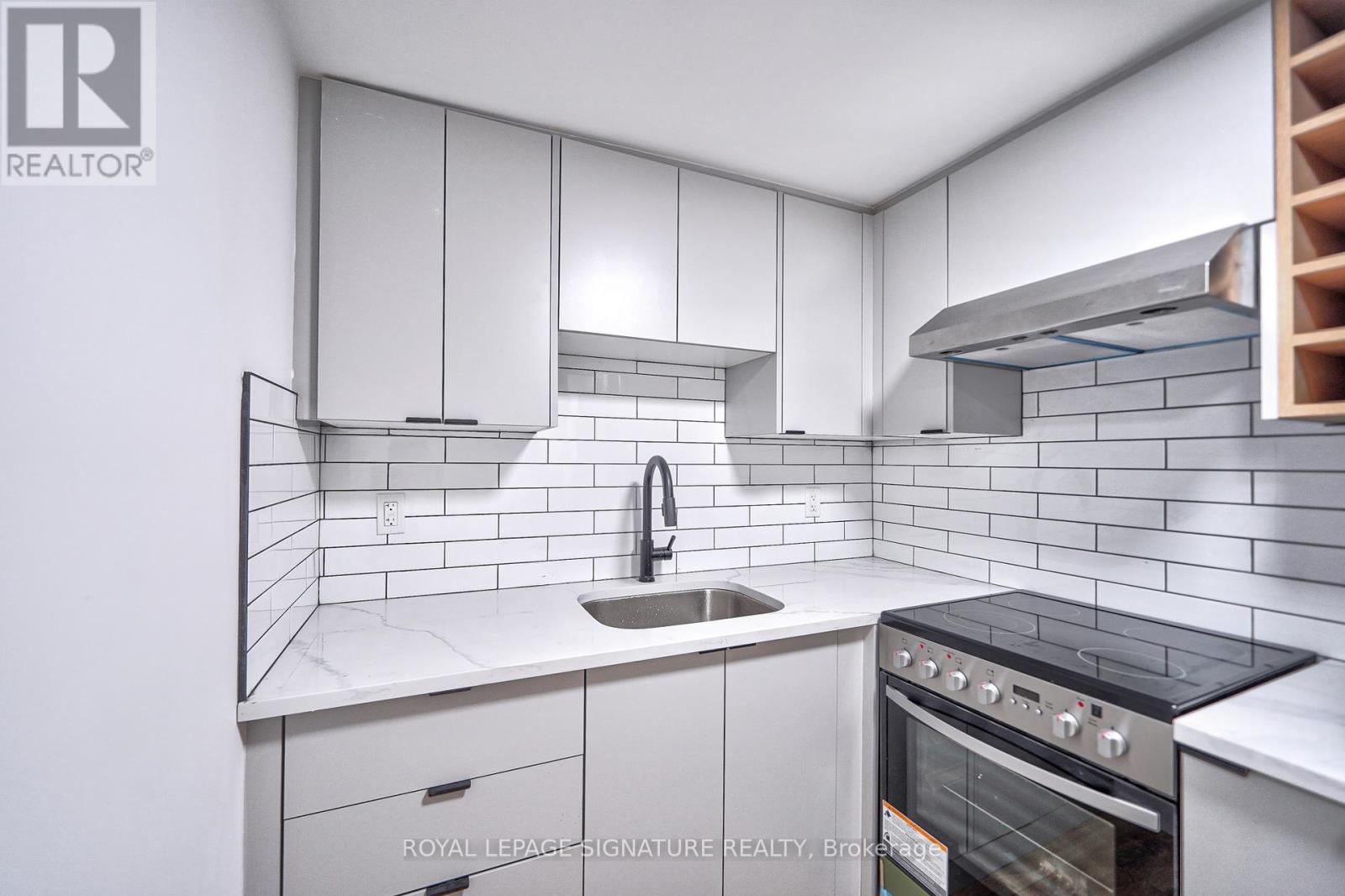 541 St Clarens Avenue, Toronto (Dovercourt-Wallace Emerson-Junction), Ontario  M6H 3W6 - Photo 36 - W12348308