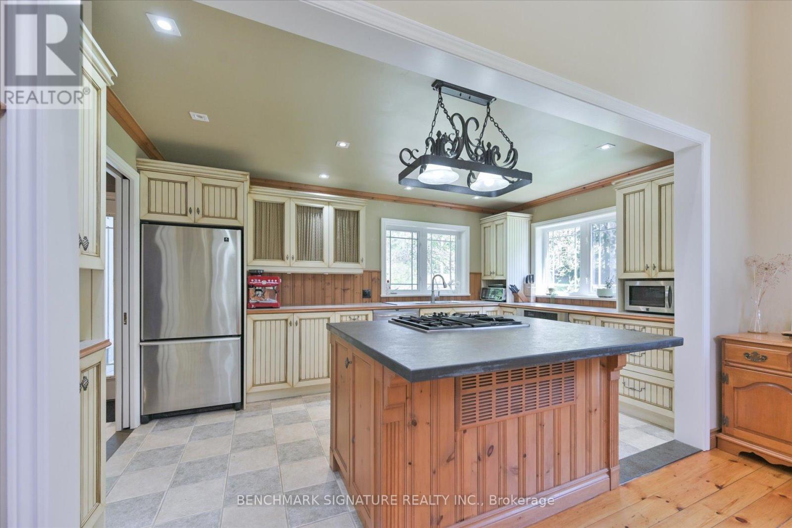 115 Fog Road, King, Ontario  L7B 1A3 - Photo 10 - N12348335