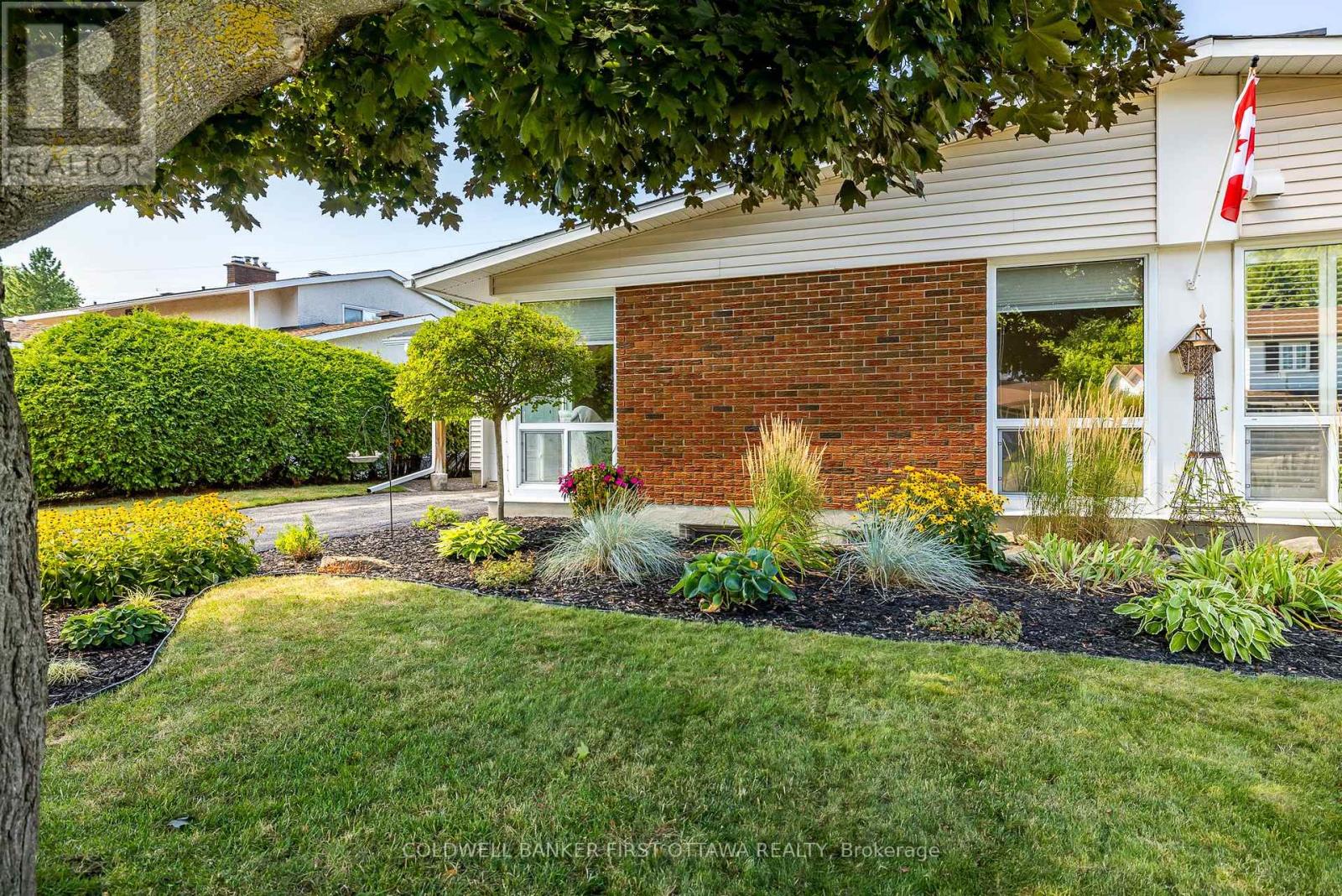 Property at 48 DOWNSVIEW CRESCENT image 2