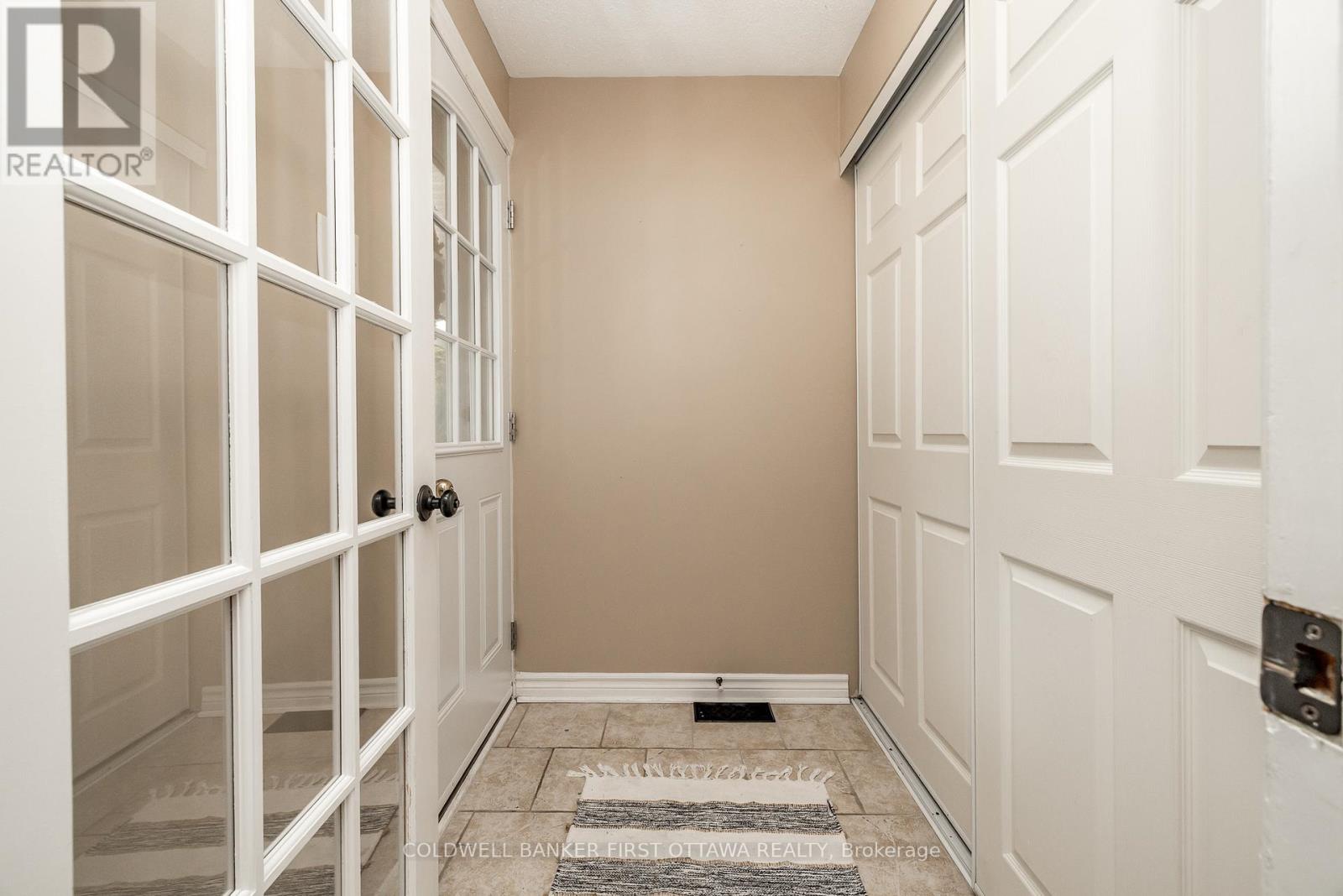 Property at 48 DOWNSVIEW CRESCENT image 5